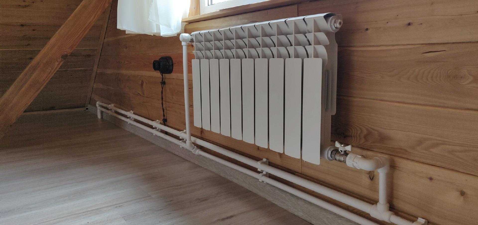 Отопительные трубы в доме. Петля Тихельмана 16 радиаторов. Отопление в доме. Отопление частного дома. Батареи отопления в частном доме.